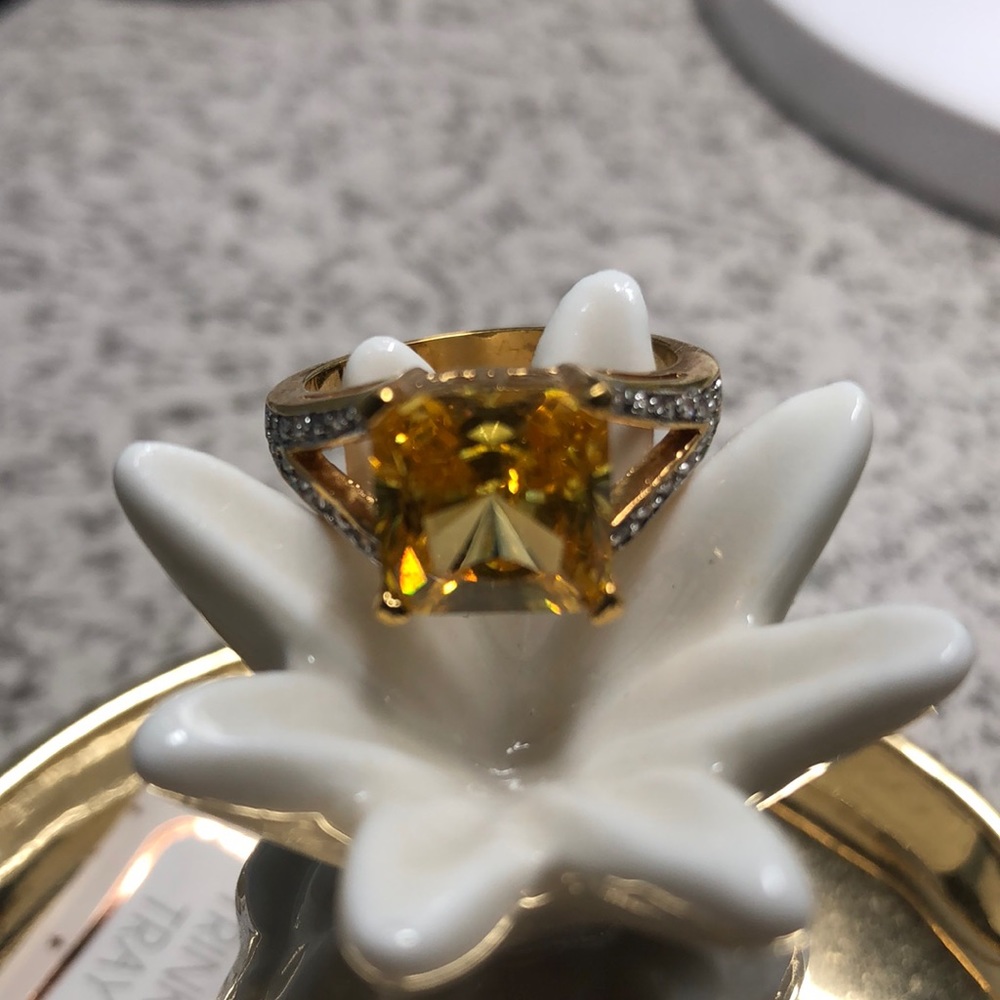Statement Ring - Picture 1 of 4
